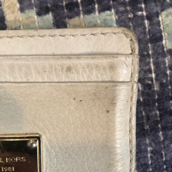 Michael Kors ID Holder - Picture 2 of 4